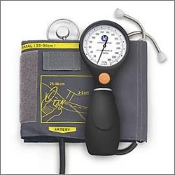 Тонометр механический Little Doctor на плечо комбинированный в комплекте со стетоскопом с манжетой 25-36 см с кольцом LD-80